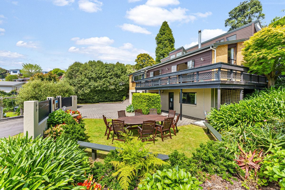 24 Rossiter Crescent, Lynmouth, New Plymouth - Carousel 1