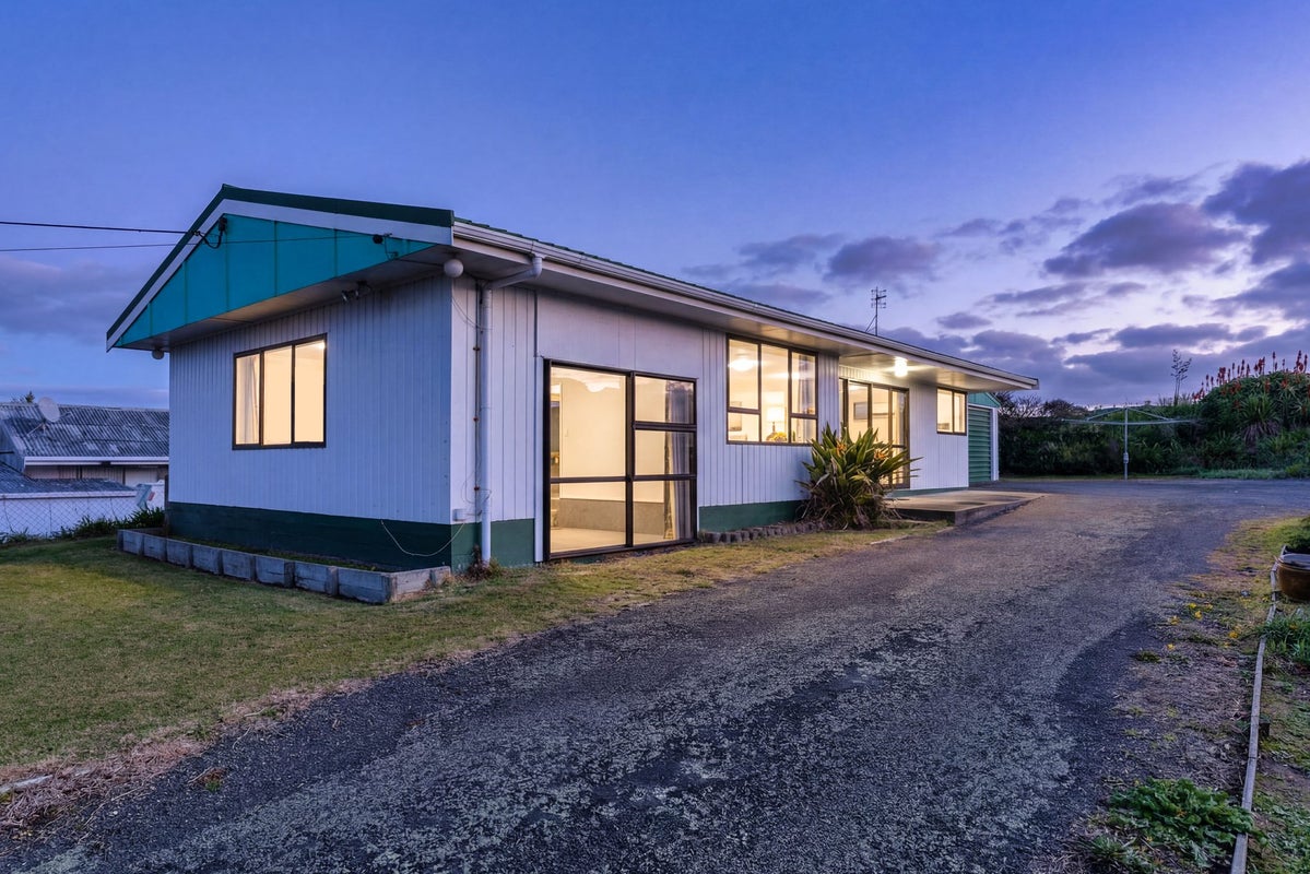 6 Warren Street, Foxton Beach, Foxton - Carousel 1