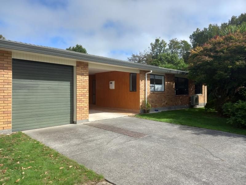 2 Orsino Place, Stratford - Carousel 1