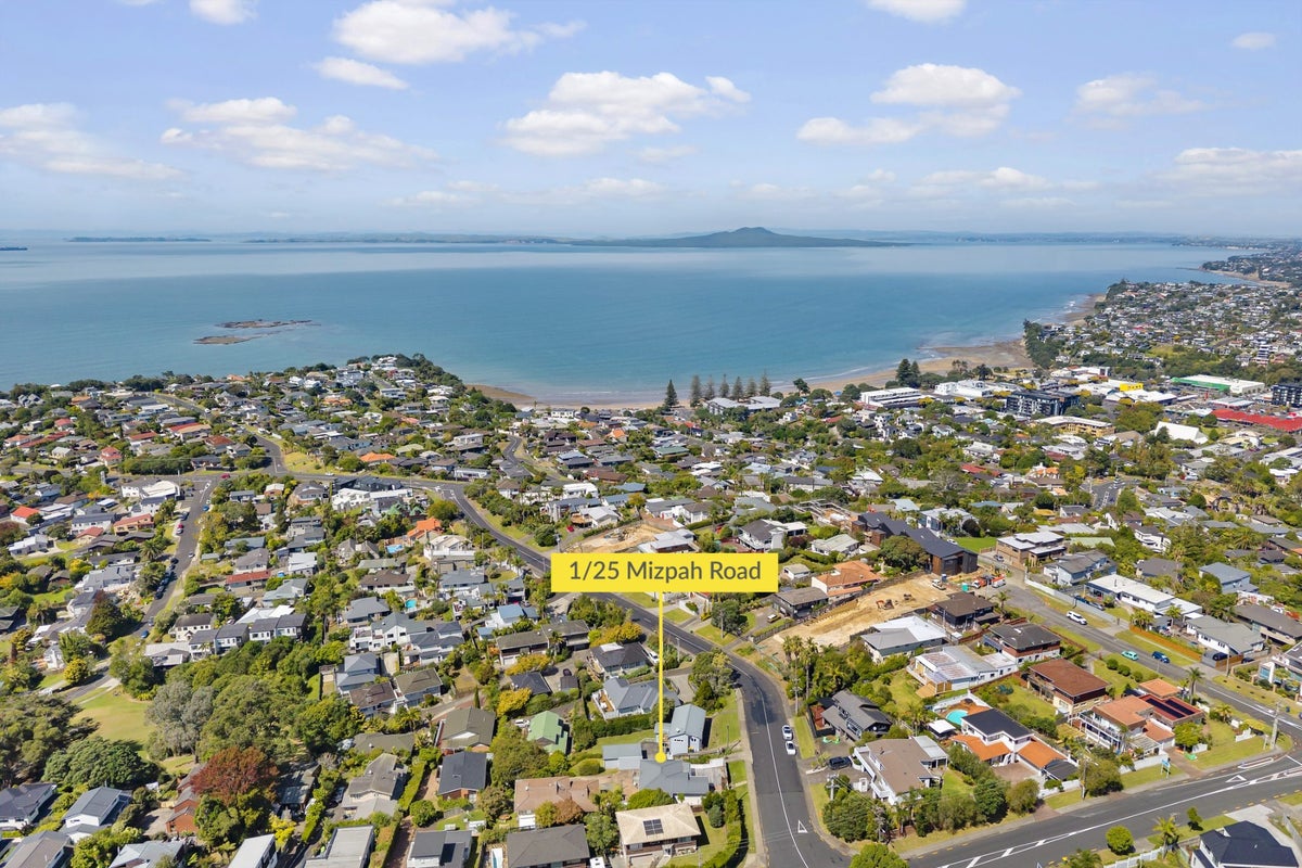 1/25 Mizpah Road, Waiake, Auckland - Carousel 17
