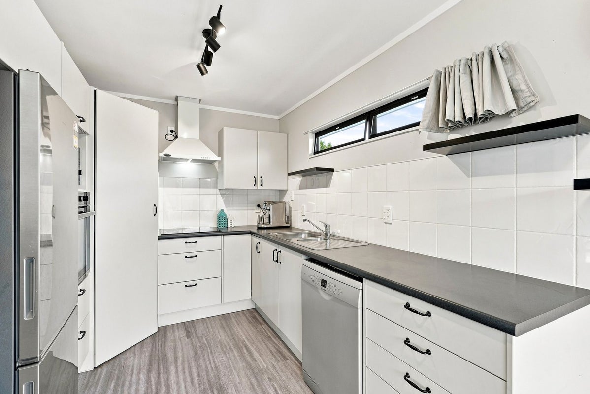 2/25 Abercrombie Street, Howick, Auckland - Carousel 2