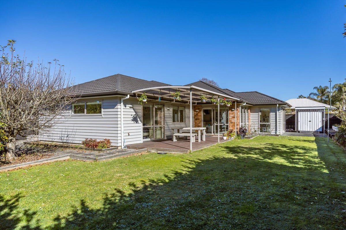 22 Cooladerry Place, Rosehill, Papakura - Carousel 2