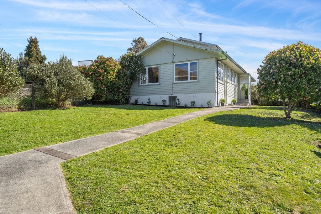 39 Lynda Avenue, Paparangi, Wellington - Carousel 2