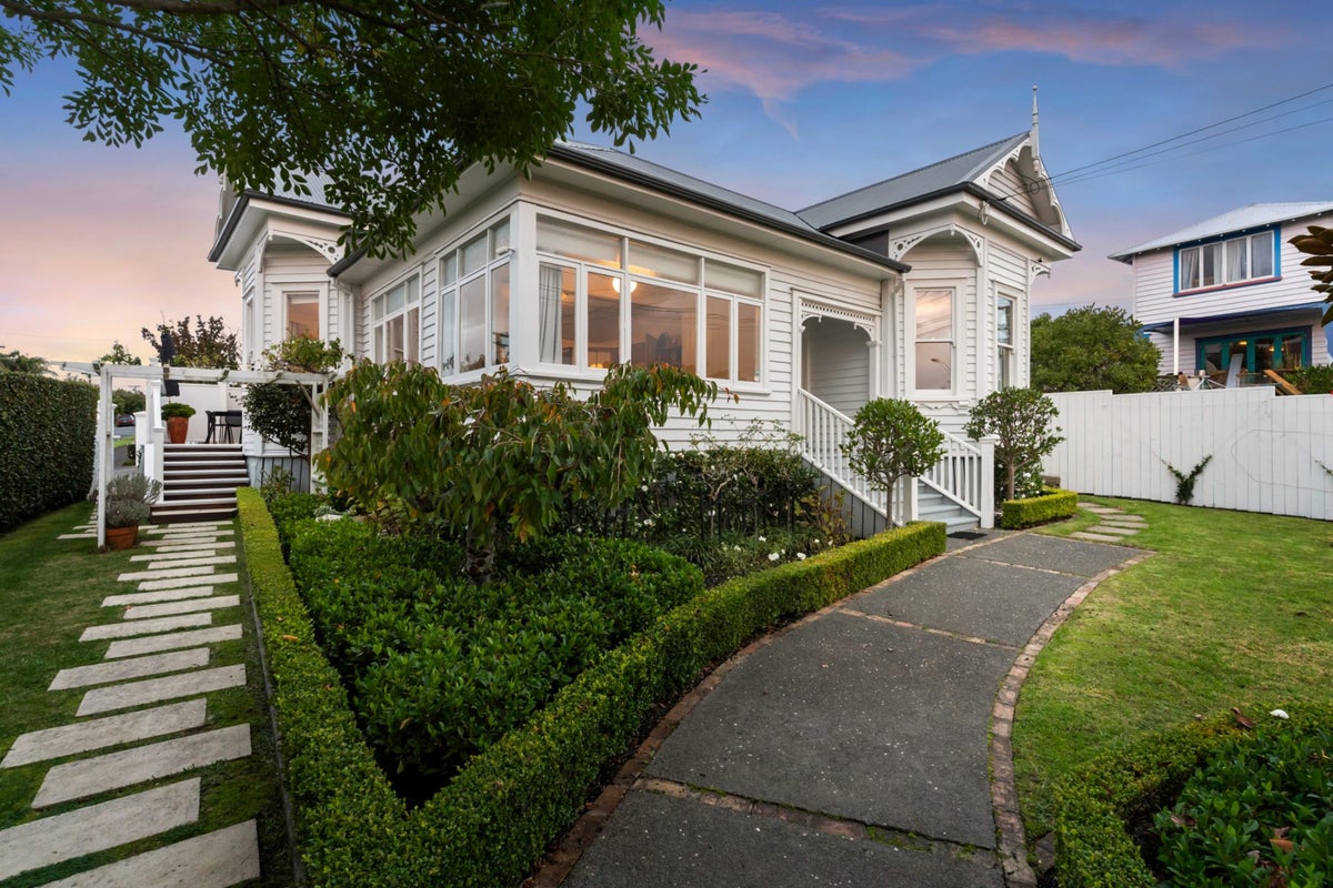 135 Western Springs Road, Morningside, Auckland - Carousel 1