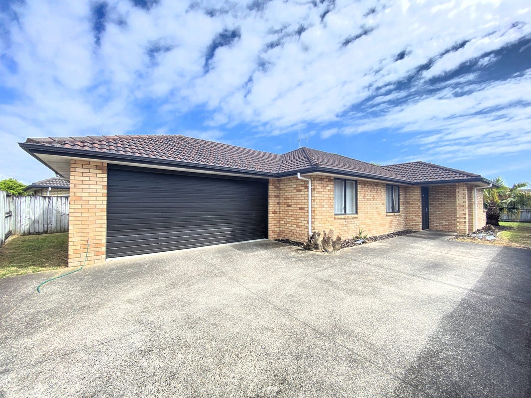35 Parkside Drive, Huntington, Hamilton - Carousel 1