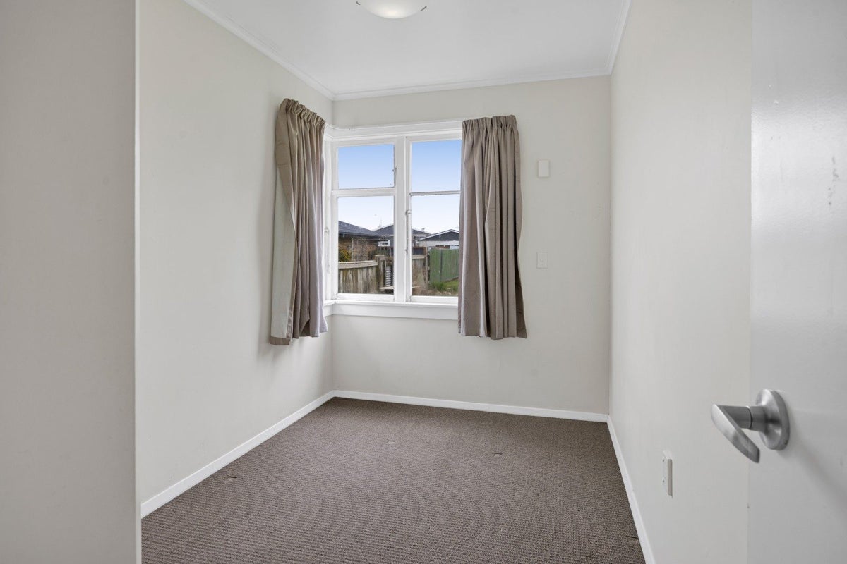 27A Brecon Road, Stratford - Carousel 17