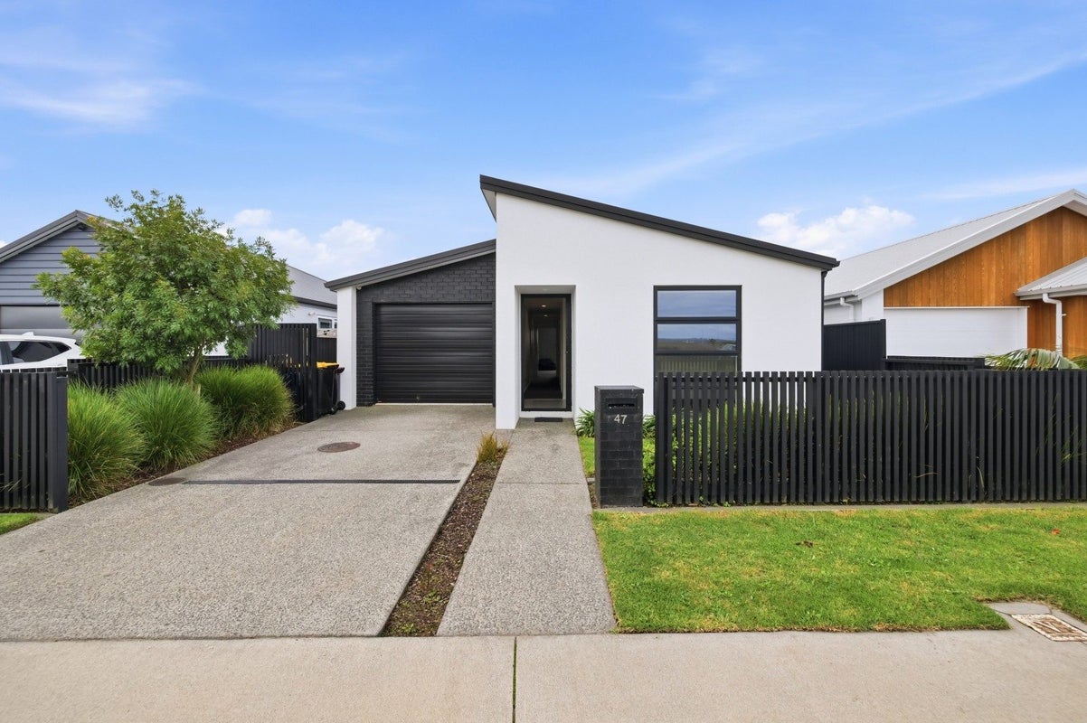 47 Empire Crescent, Papamoa, Papamoa - Carousel 1