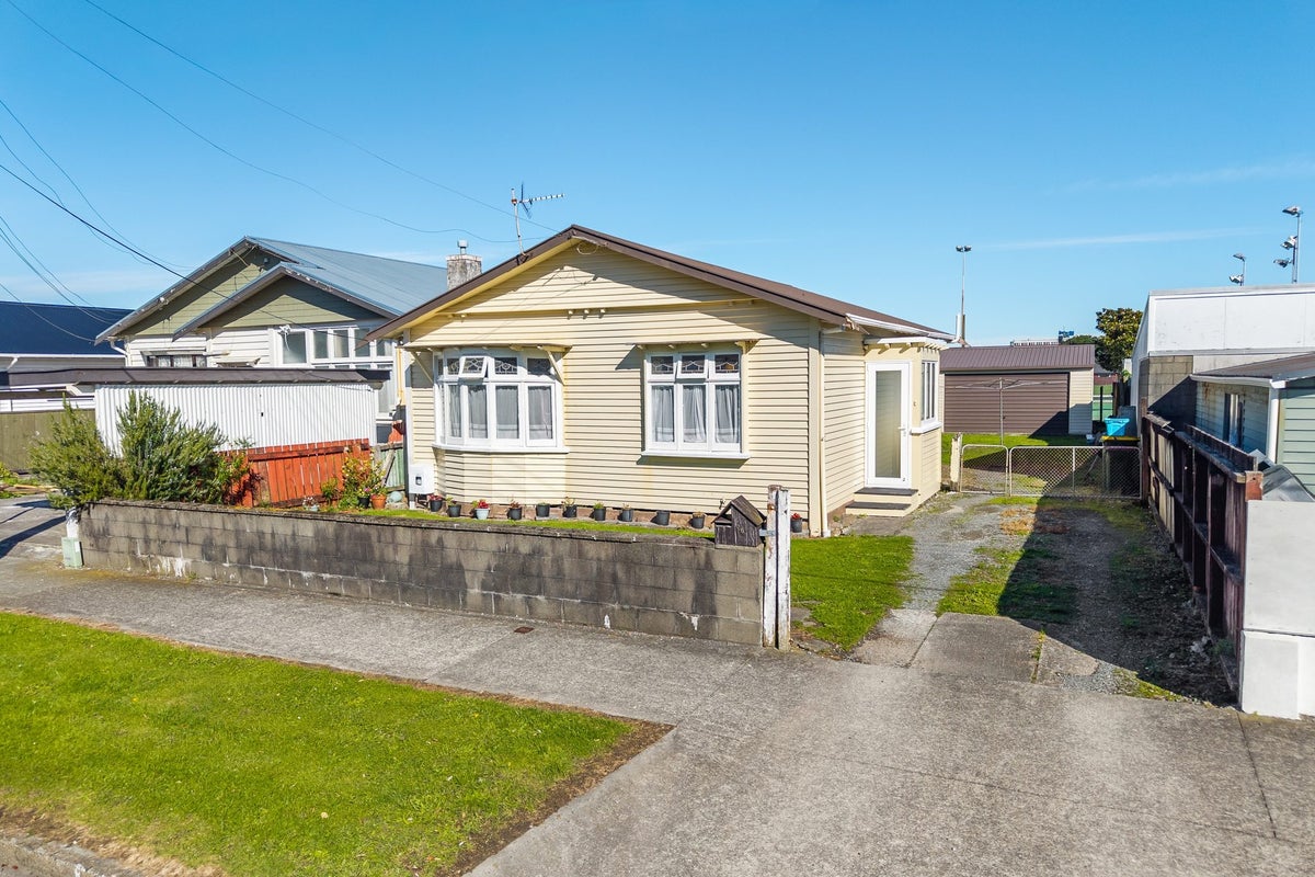 26 Bouverie Street, Petone, Lower Hutt - Carousel 1