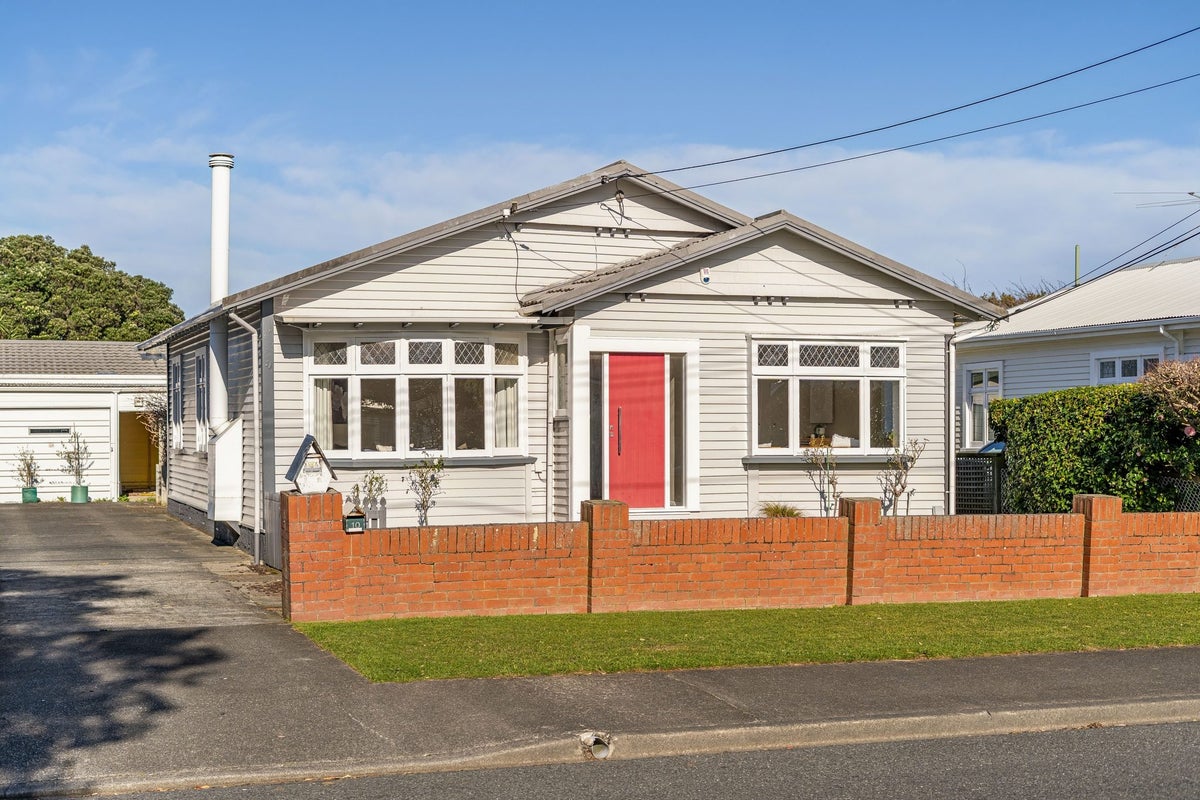 1/10 Graham Street, Petone, Lower Hutt - Carousel 1