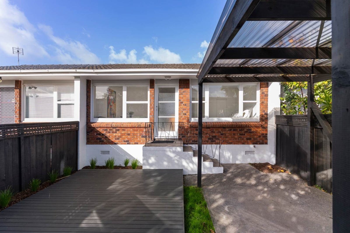 8/27 Nikau Street, New Lynn, Auckland - Carousel 1