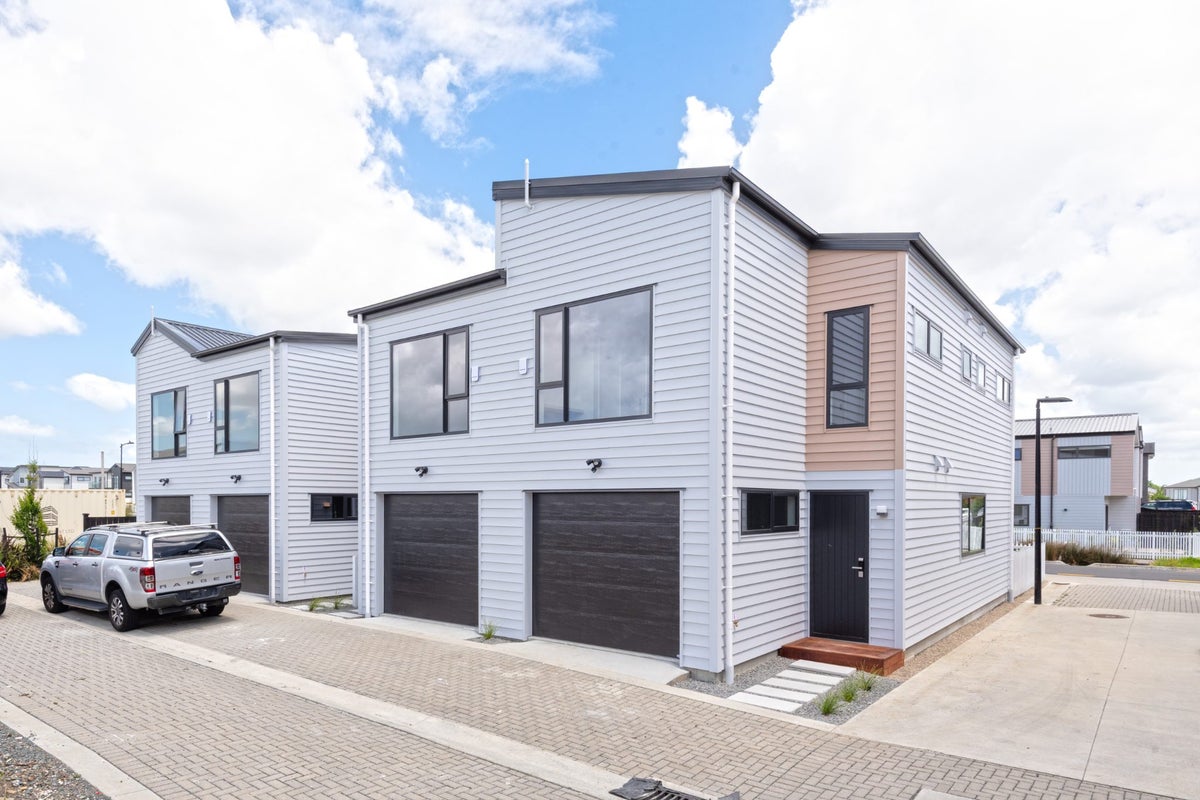 31 Turret Lane, Hobsonville, Auckland - Carousel 1