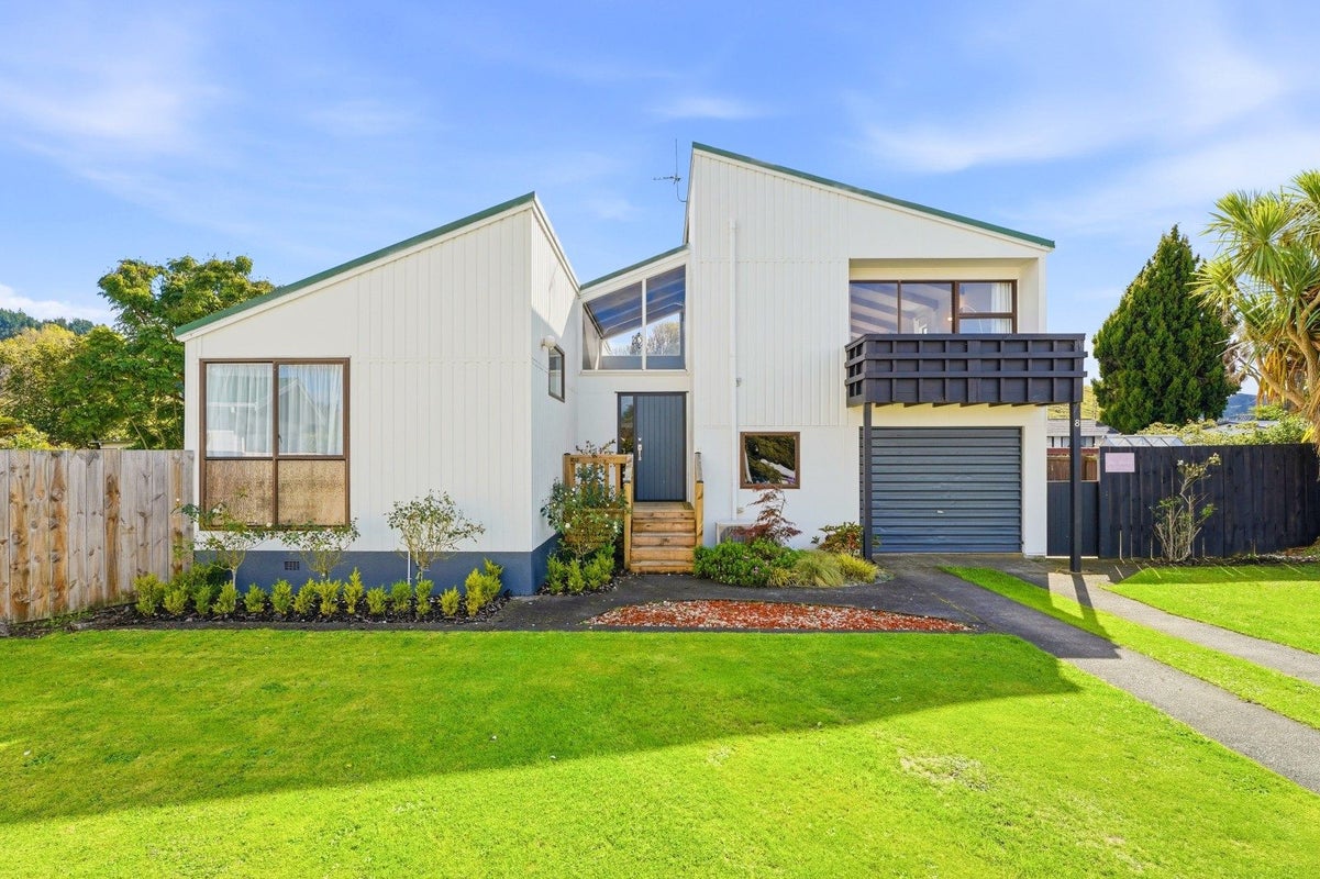 8 Ash Place, Aramoho, Whanganui - Carousel 1