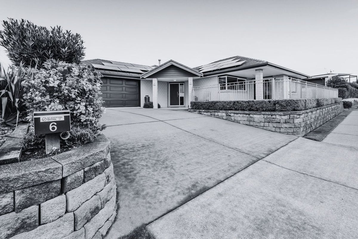 6 St Andrews Parkway, Waiwhakaiho, New Plymouth - Carousel 48