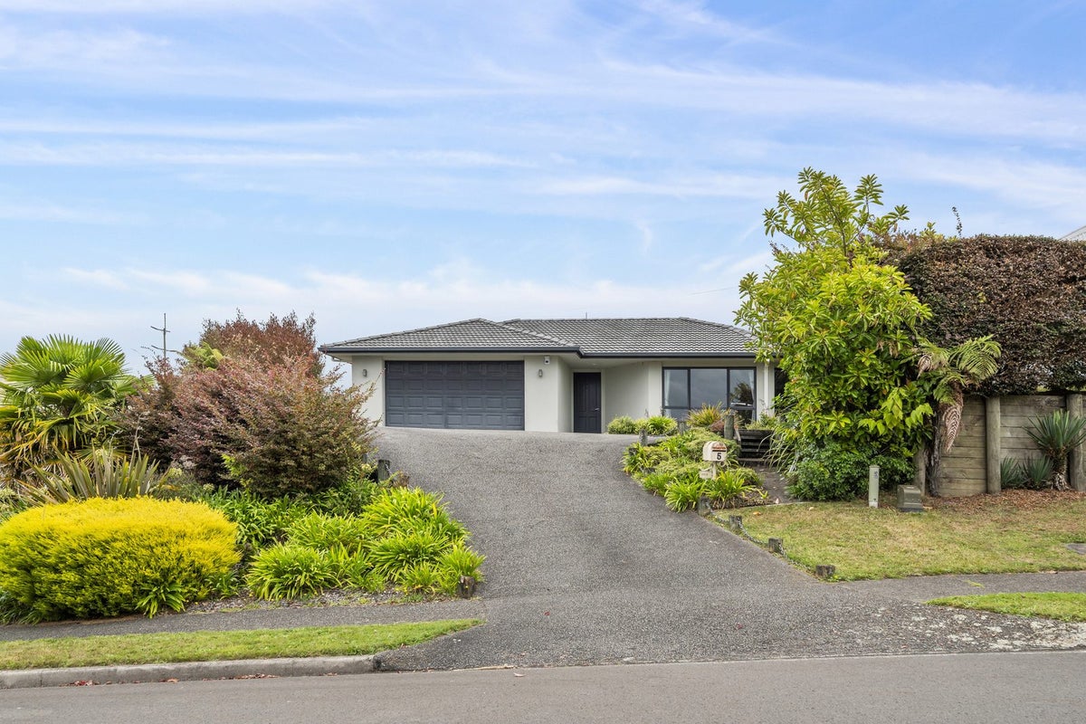 5 Baxendale Drive, Matipo Heights, Rotorua - Carousel 1