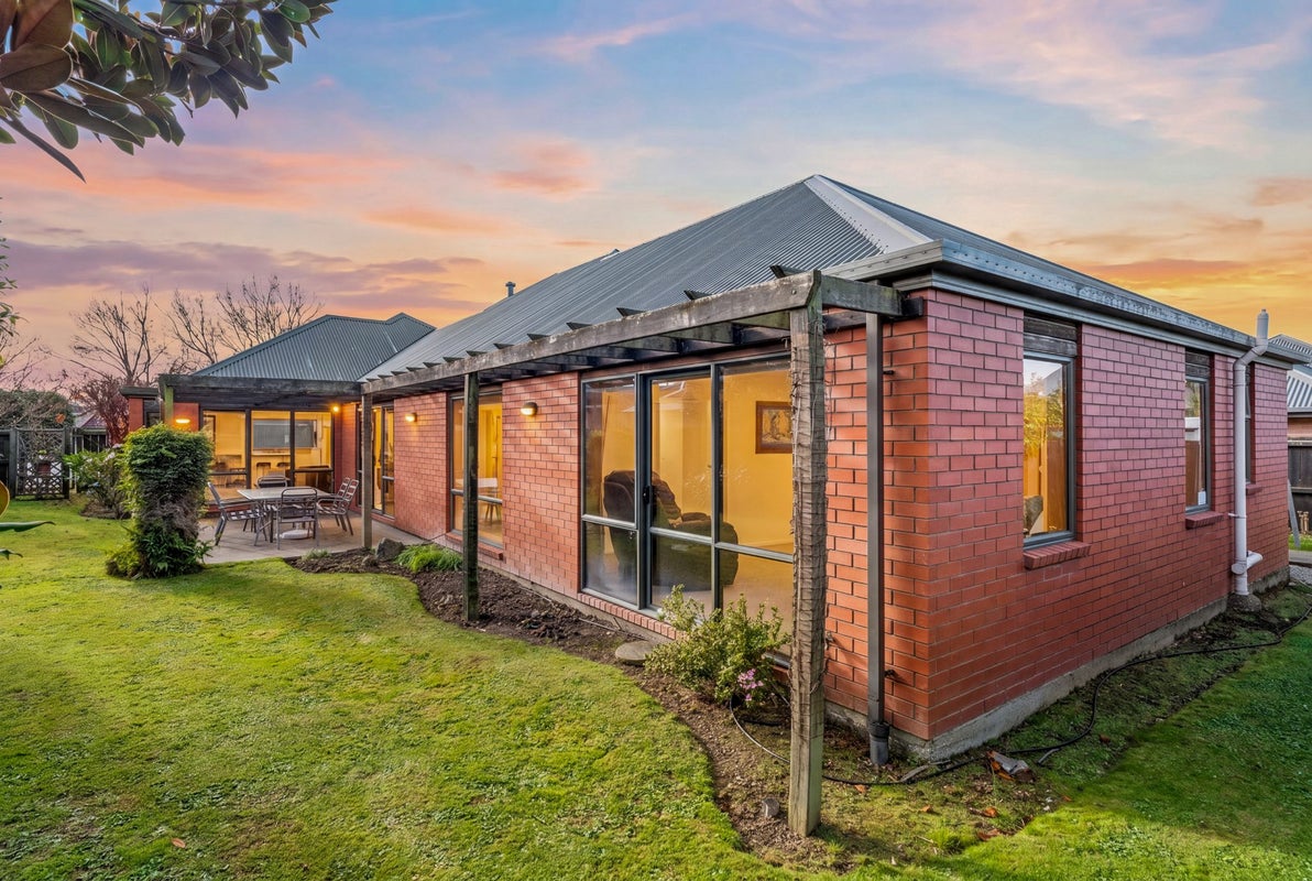 4 Amesbury Mews, Avonhead, Christchurch - Carousel 2