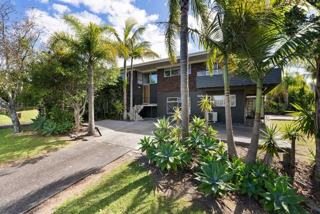 17 Butterworth Drive, Glendene, Auckland - Carousel 1