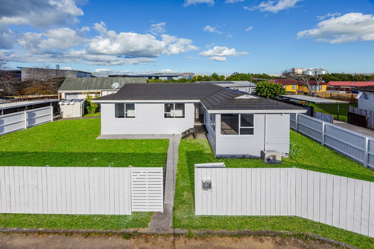 1/16 Trimdon Street, Randwick Park, Auckland - Carousel 1
