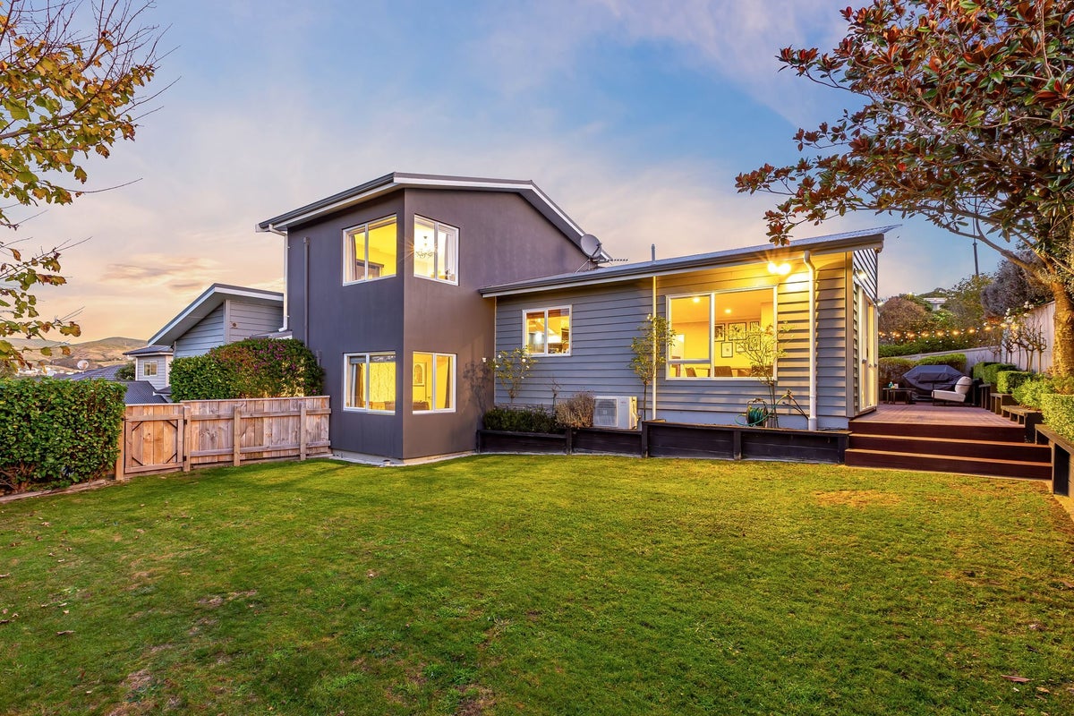 11 Te Puia Drive, Aotea, Porirua - Carousel 2
