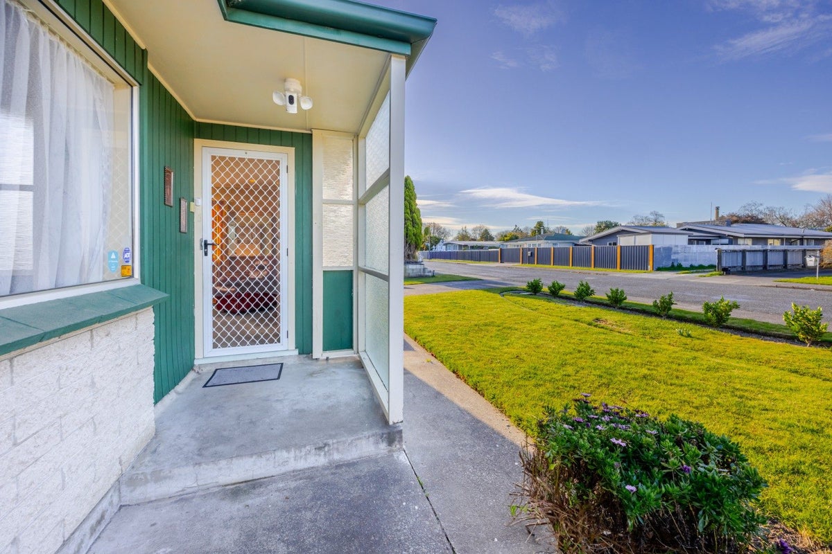 577 Lowe Street, Camberley, Hastings - Carousel 2
