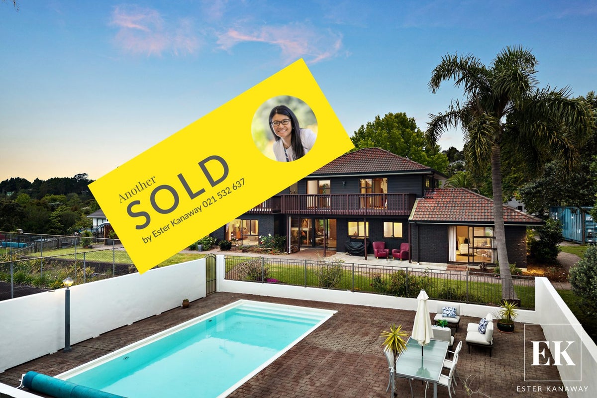 21 Laingfield Terrace, Laingholm, Auckland - Carousel 1