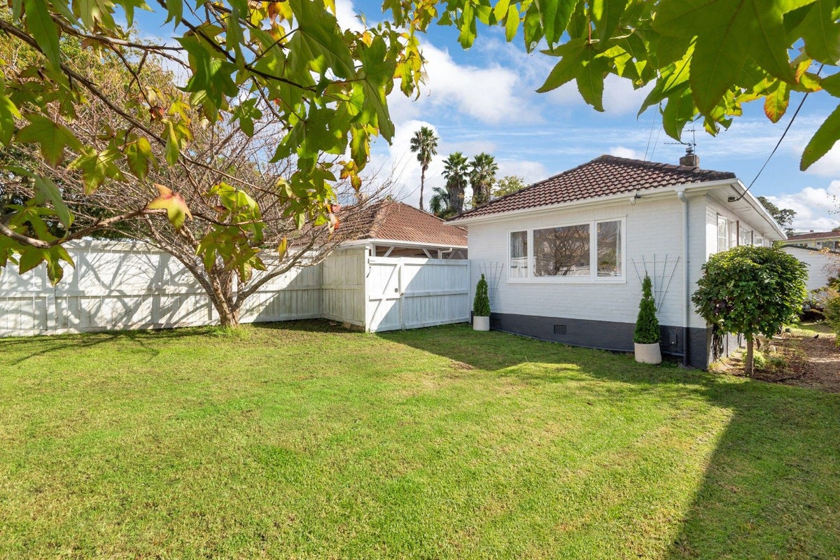 16 Achilles Crescent, Narrow Neck, Auckland - Carousel 1
