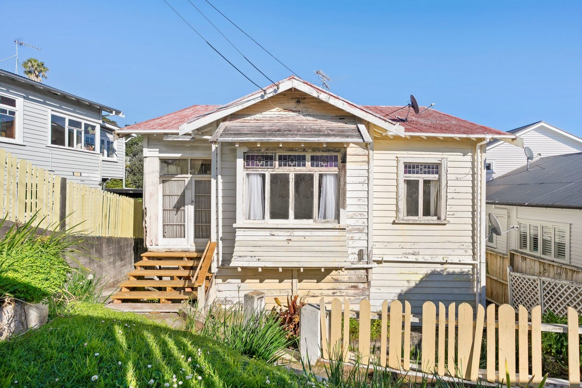 16 Beaconsfield Street, Grey Lynn, Auckland - Carousel 1