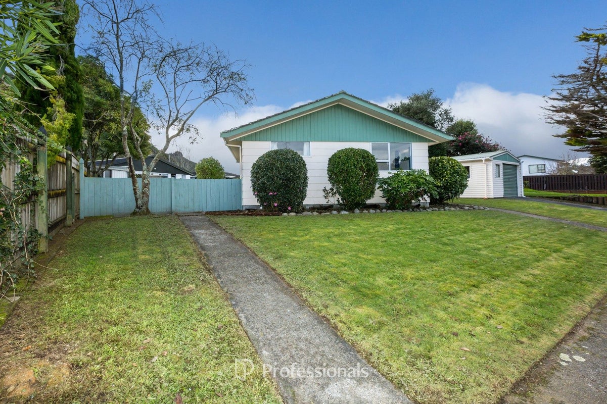 35 Larchmont Grove, Totara Park, Upper Hutt - Carousel 2