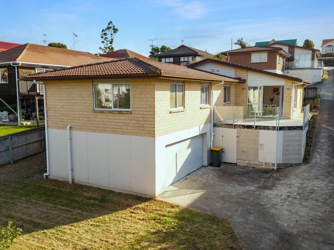 19B Te Atatu Road, Te Atatu South, Auckland - Carousel 1