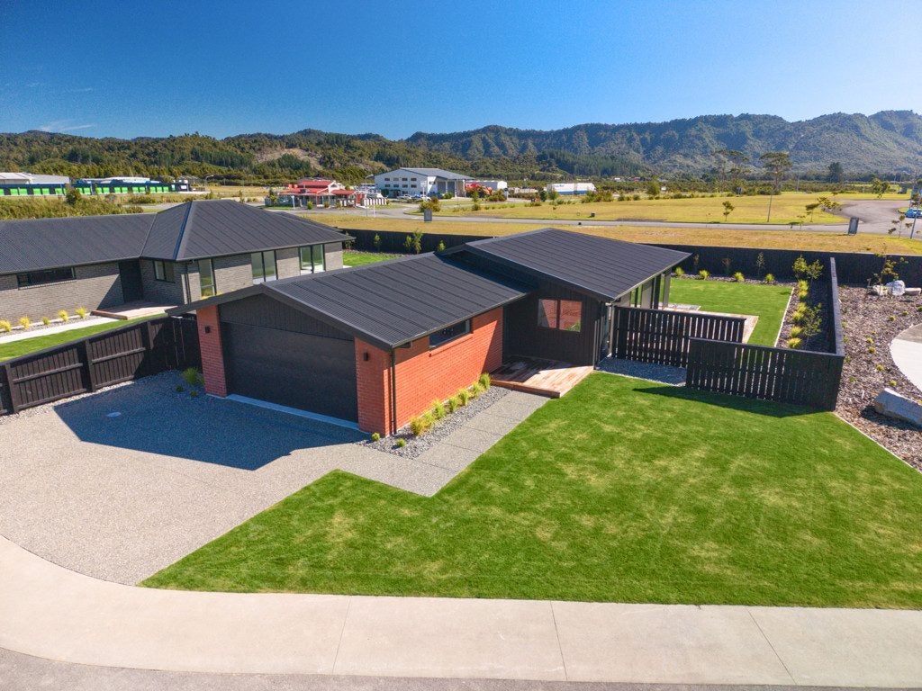 11 Hinau Crescent, Kaiata, Greymouth - Carousel 1