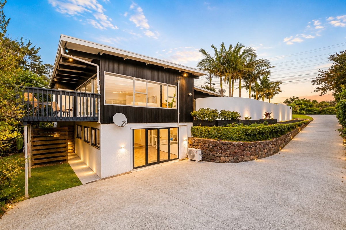 137 Albany Highway, Unsworth Heights, Auckland - Carousel 1