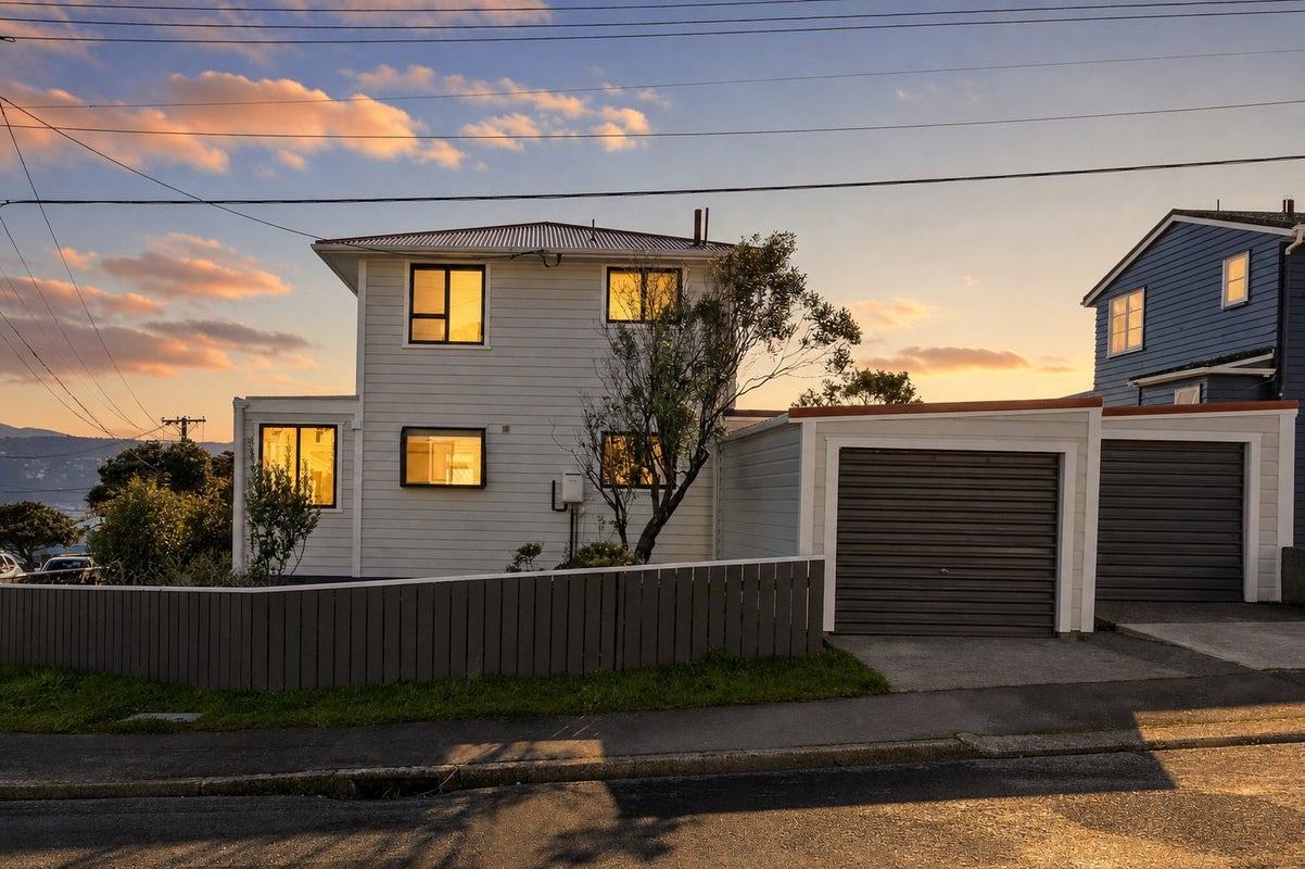 3 Taiaroa Street, Strathmore Park, Wellington - Carousel 1