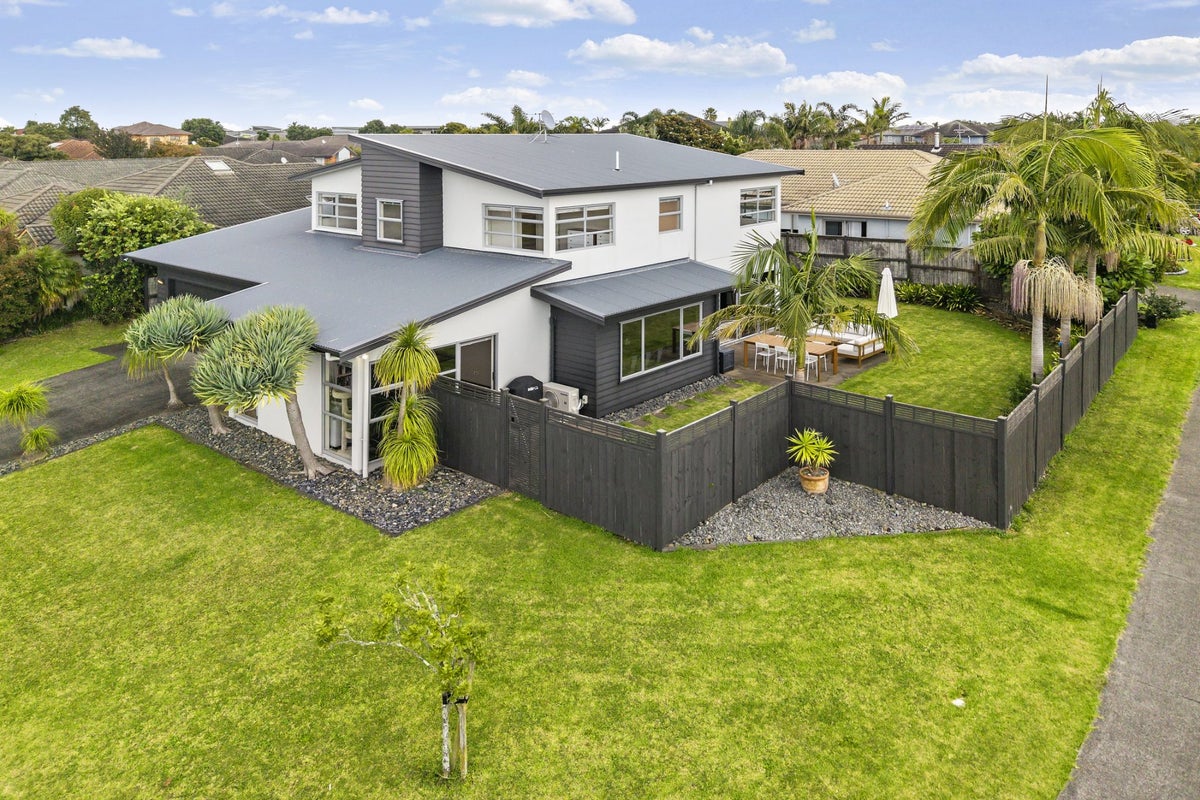 1 Bellshill Close, Wattle Downs, Auckland - Carousel 2