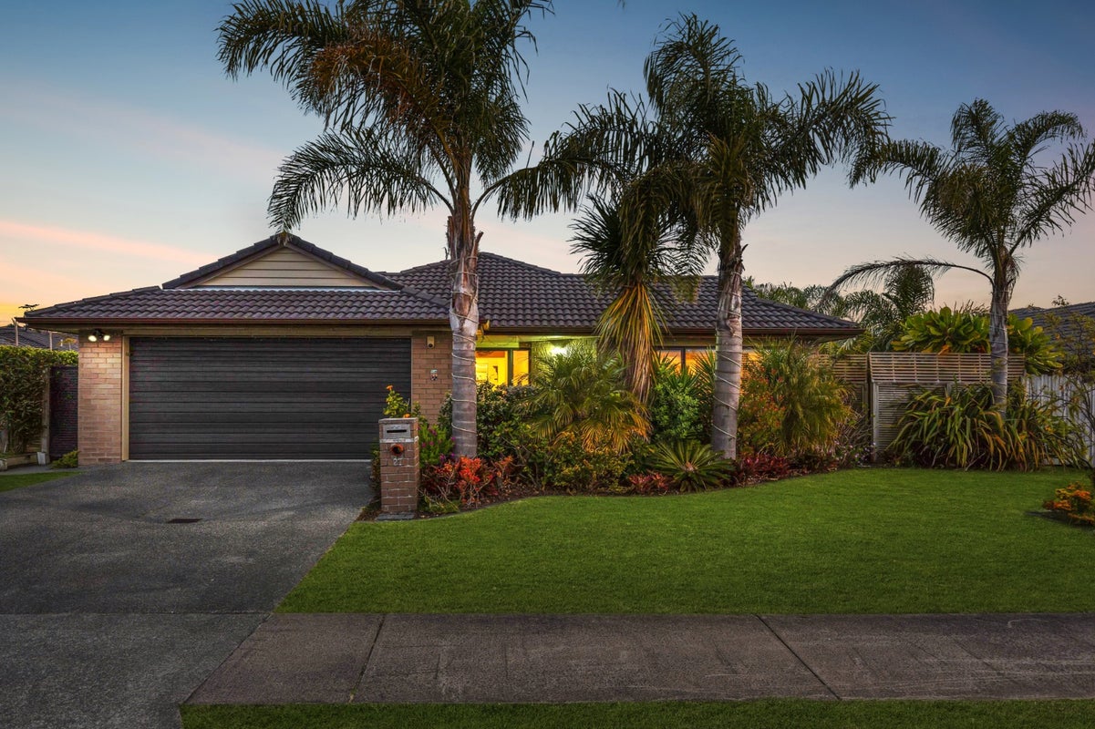 27 Saltwood Street, Red Beach, Red Beach - Carousel 2