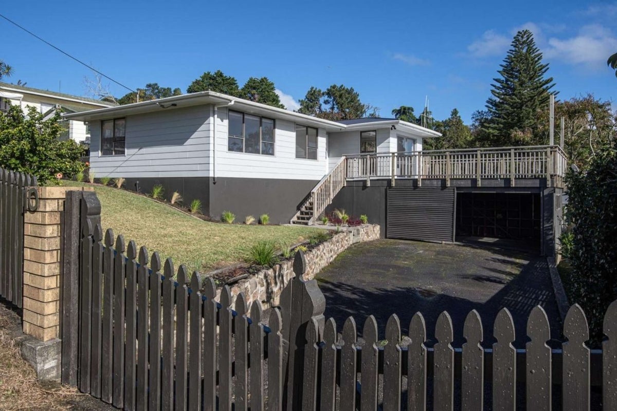 10 Raewyn Street, Morningside, Whangarei - Carousel 1