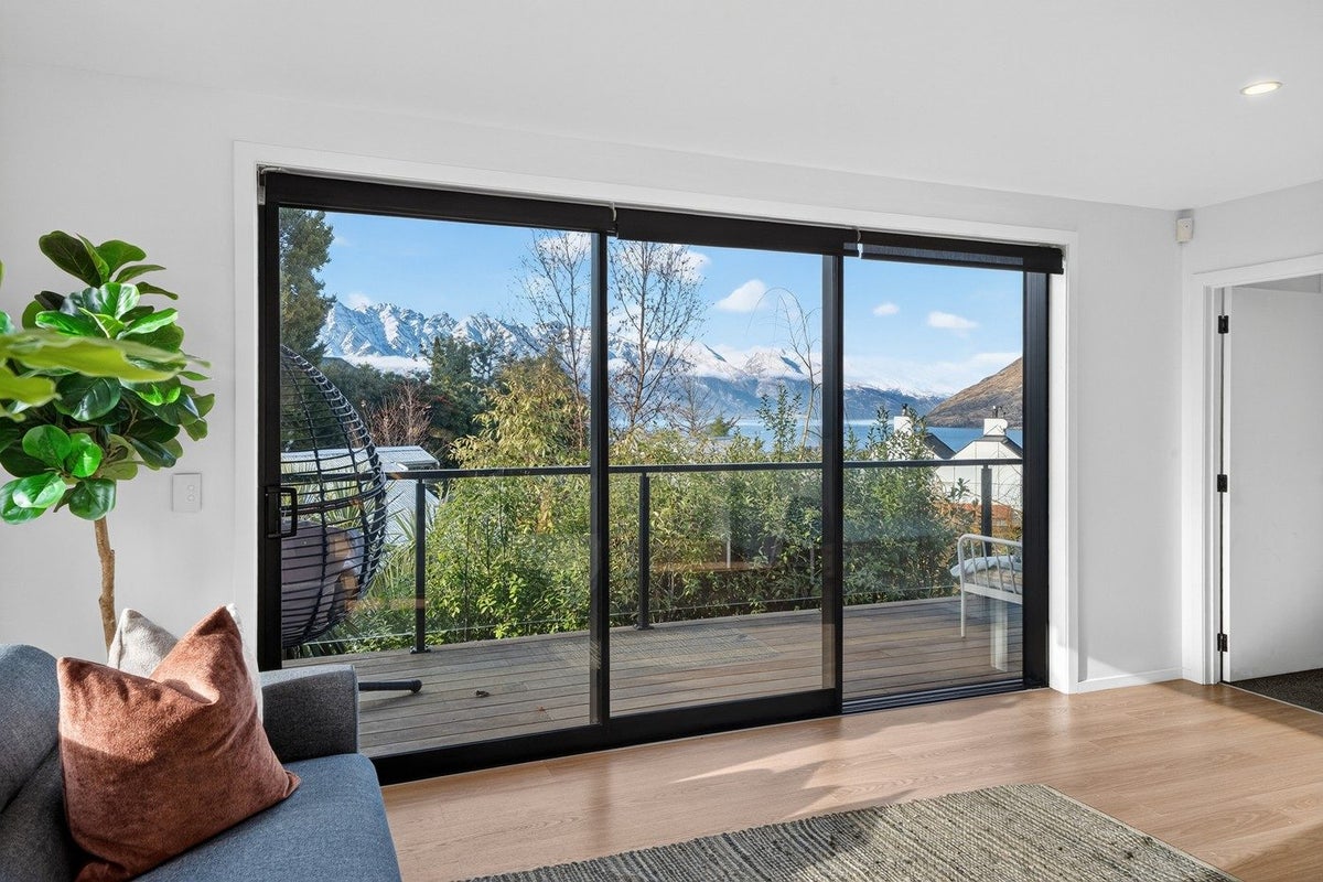 5C Aspen Grove, Fernhill, Queenstown - Carousel 1