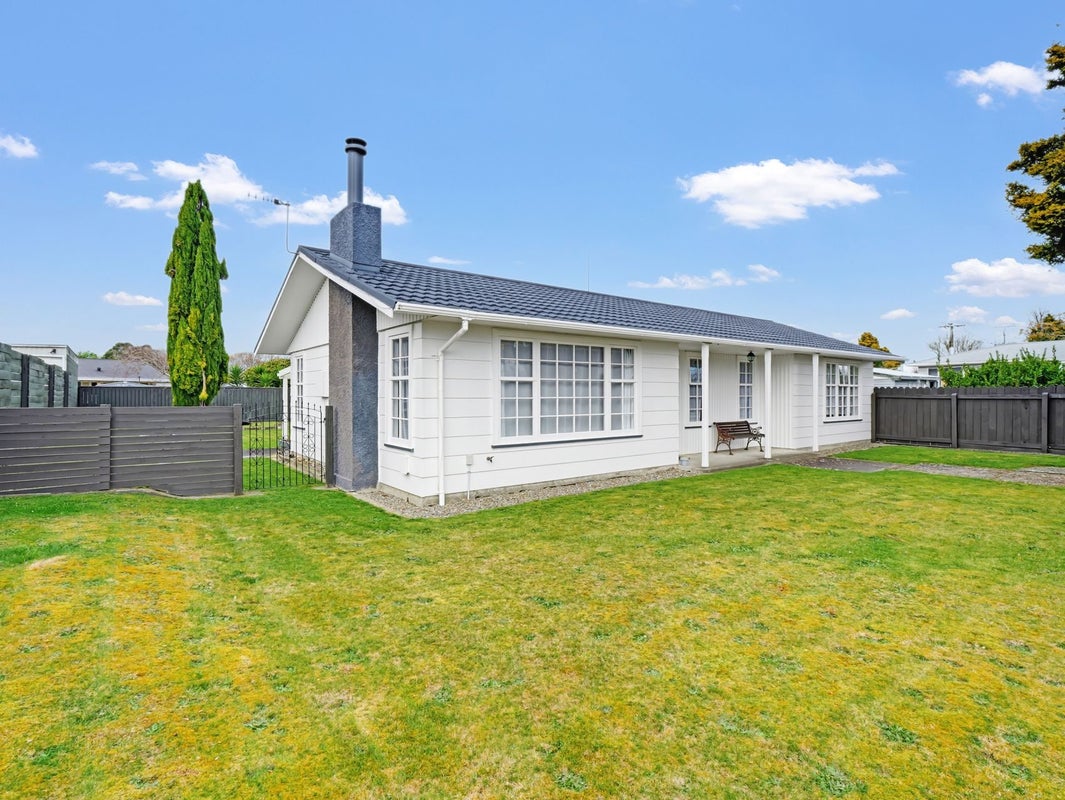 6 Alaska Court, Awapuni, Palmerston North - Carousel 1