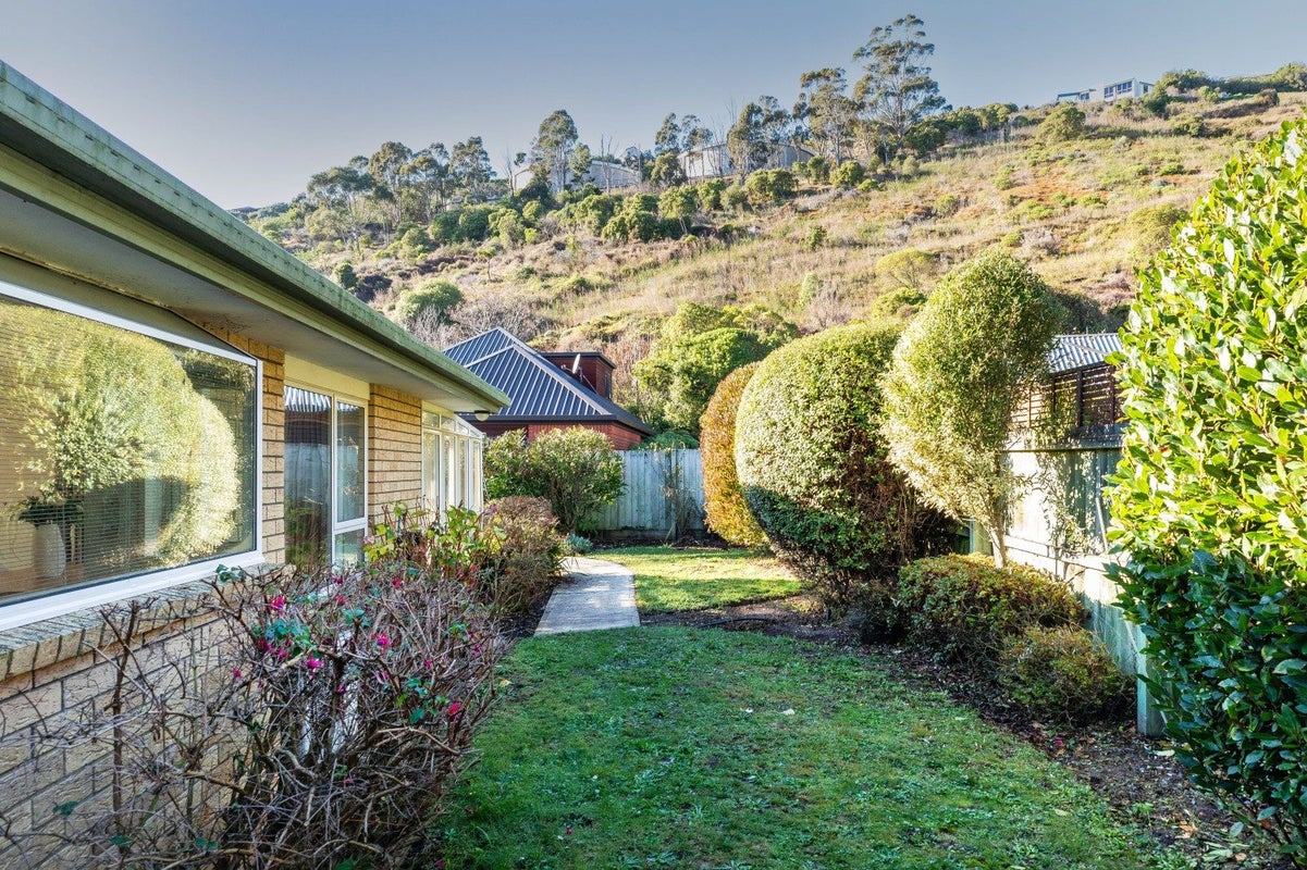 23 Basil Place, Mount Pleasant, Christchurch - Carousel 21