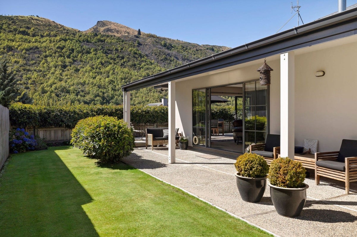 4 Innes Place, Arrowtown, Arrowtown - Carousel 1