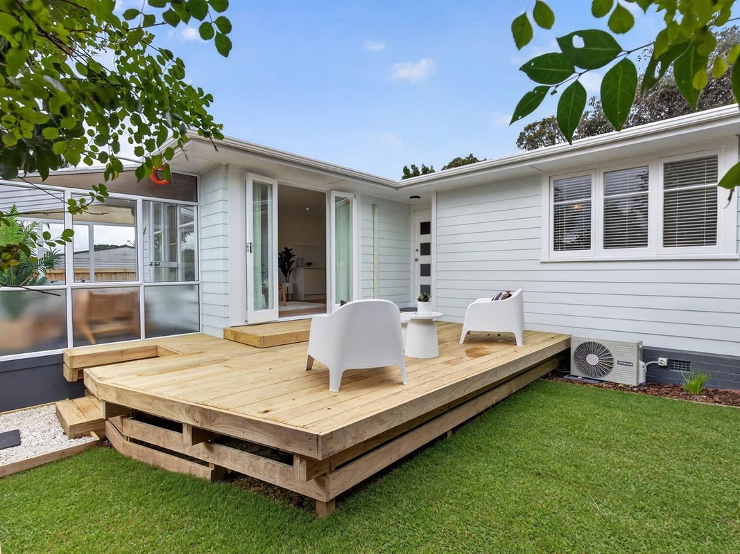 6 Holman Road, Te Atatu Peninsula, Waitakere City, Auckland - Carousel 1