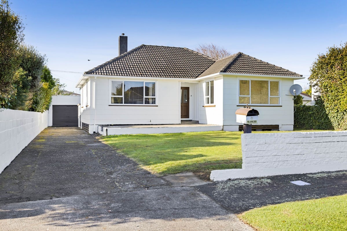 7 Drake Street, Vogeltown, New Plymouth - Carousel 1