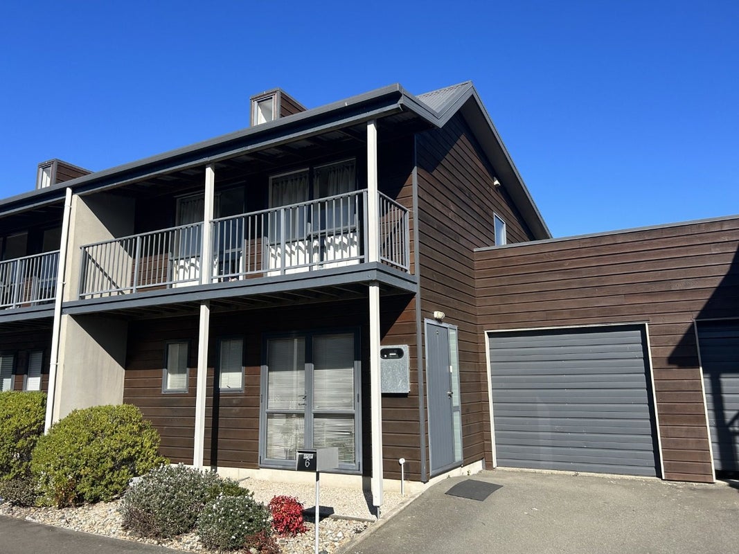 6 Rochdale Way, Stoke, Nelson - Carousel 1