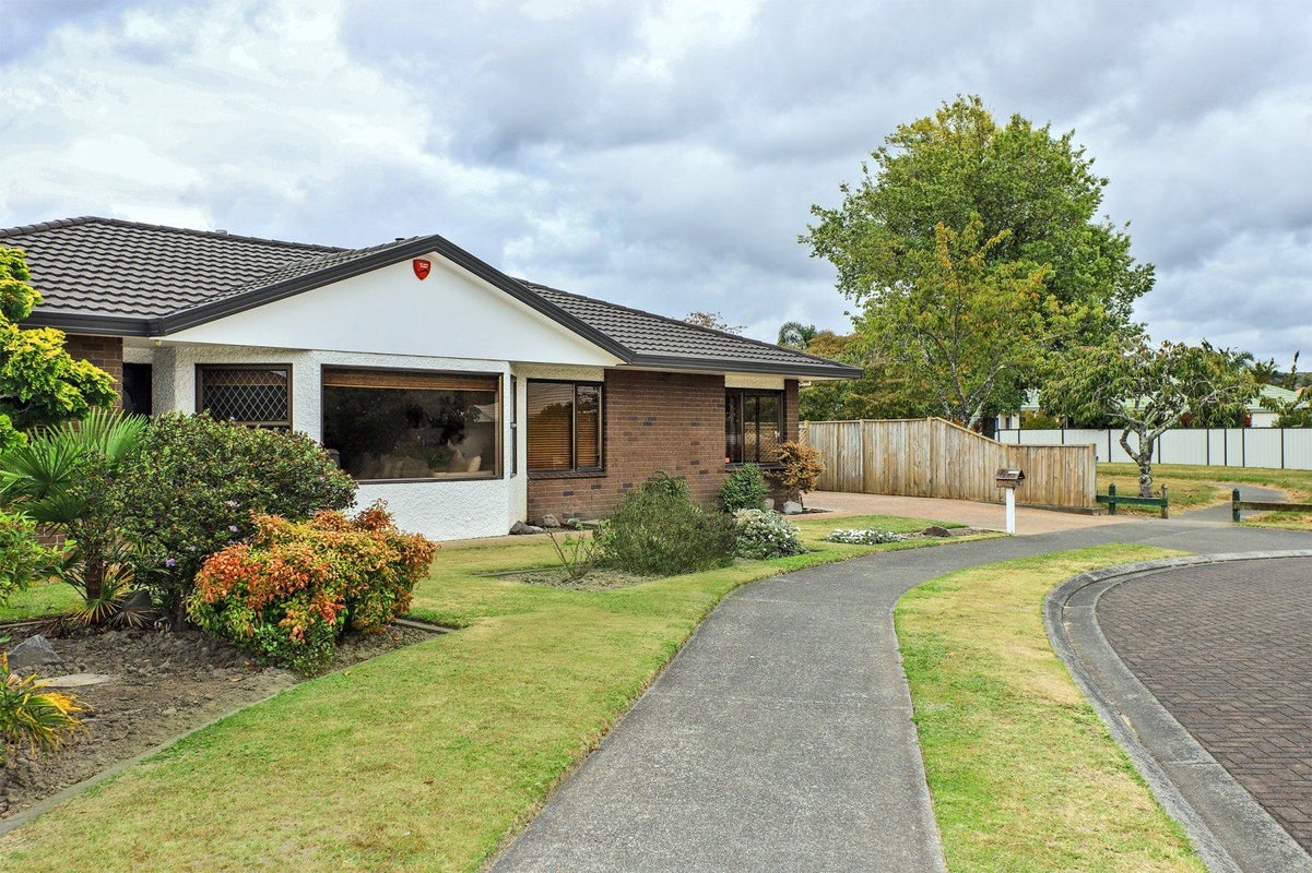 13 Knightsbridge Place, Taradale, Napier - Carousel 2