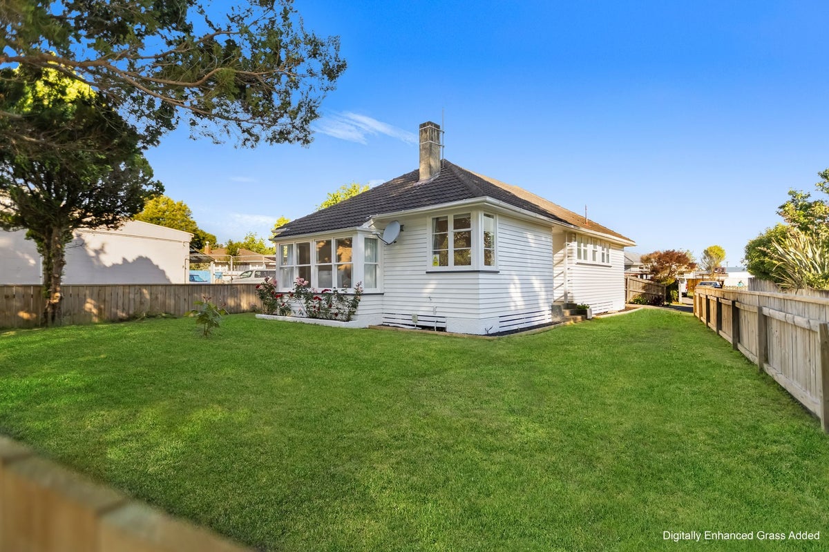 102 Holland Road, Fairfield, Hamilton - Carousel 1