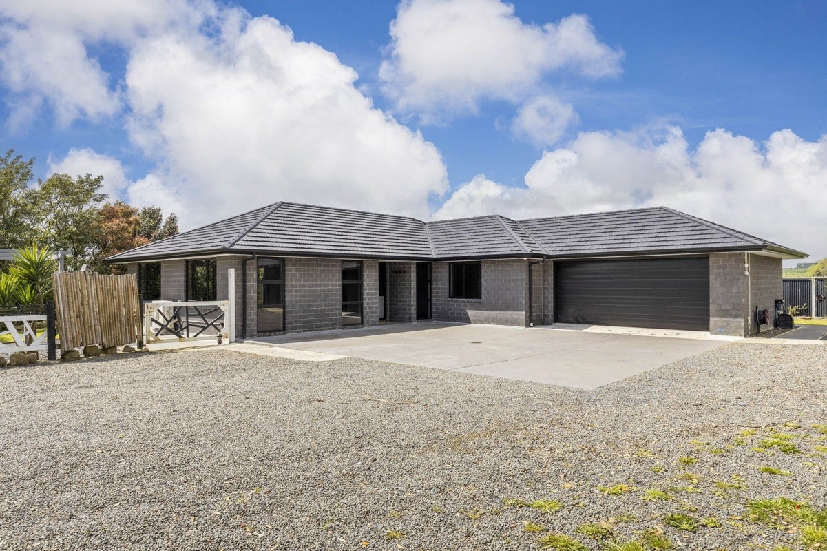 1402 Devon Road, Brixton, Waitara - Carousel 1