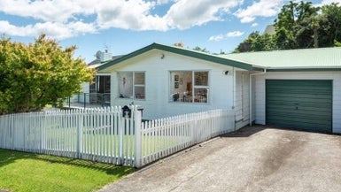 4 Jonathon Street, Brookfield, Tauranga - Carousel 1