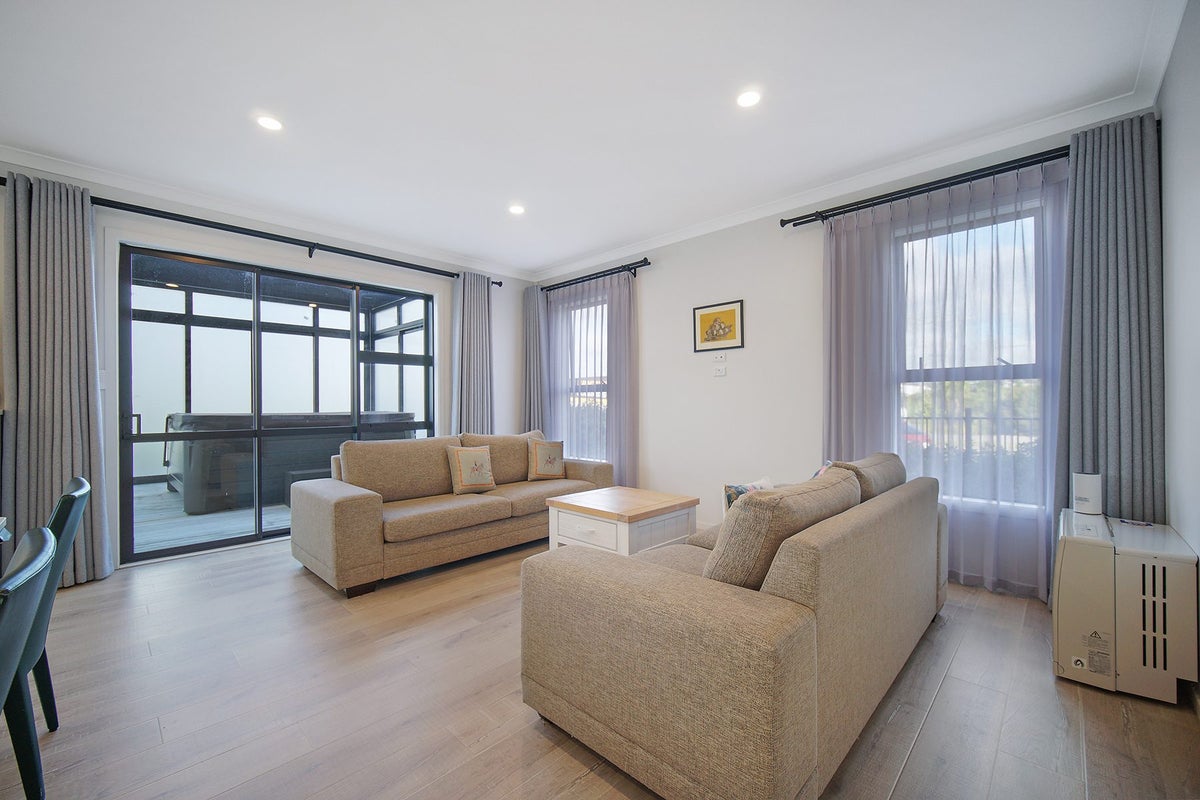 37 Drumconnell Drive, Flat Bush, Auckland - Carousel 2