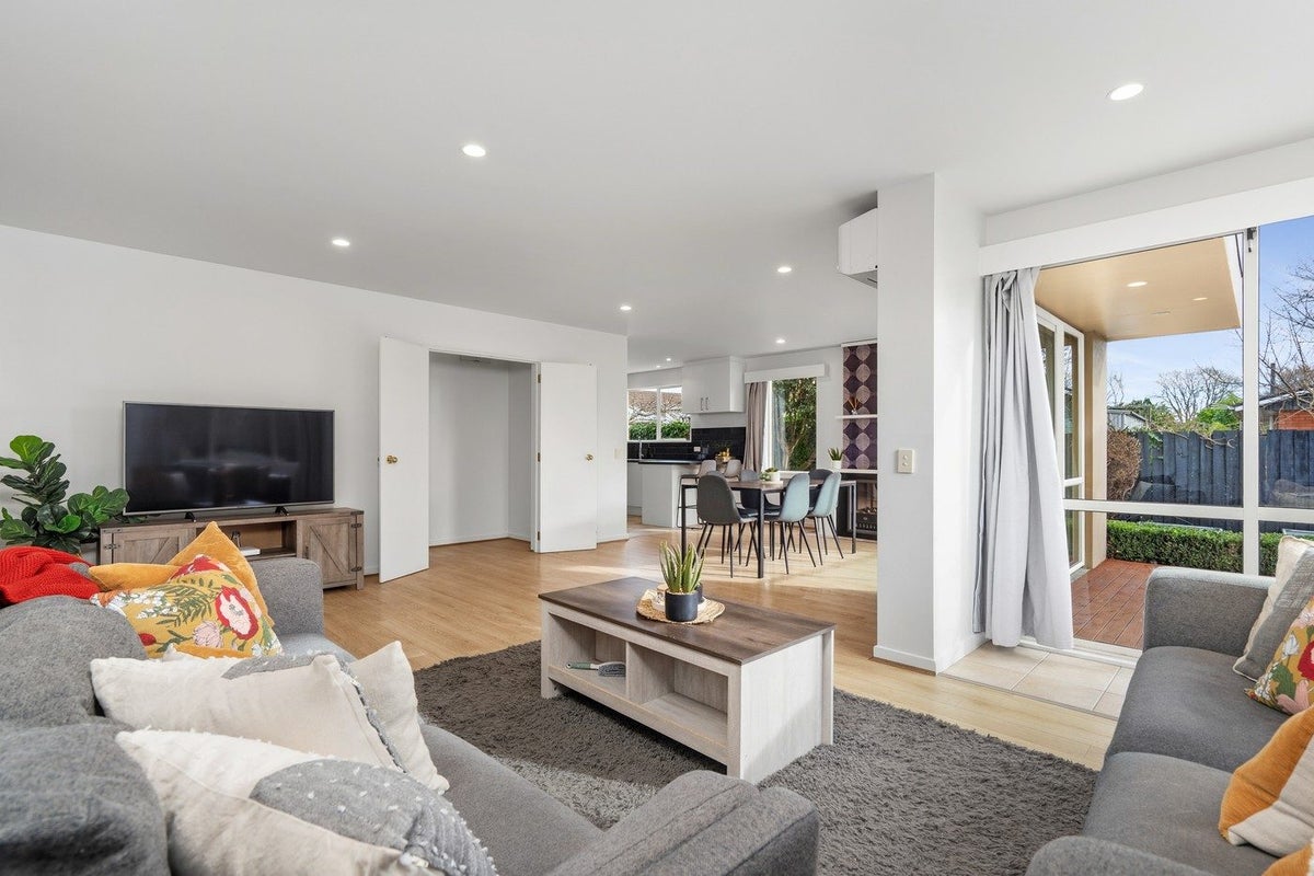 2/64A Toorak Avenue, Avonhead, Christchurch - Carousel 2