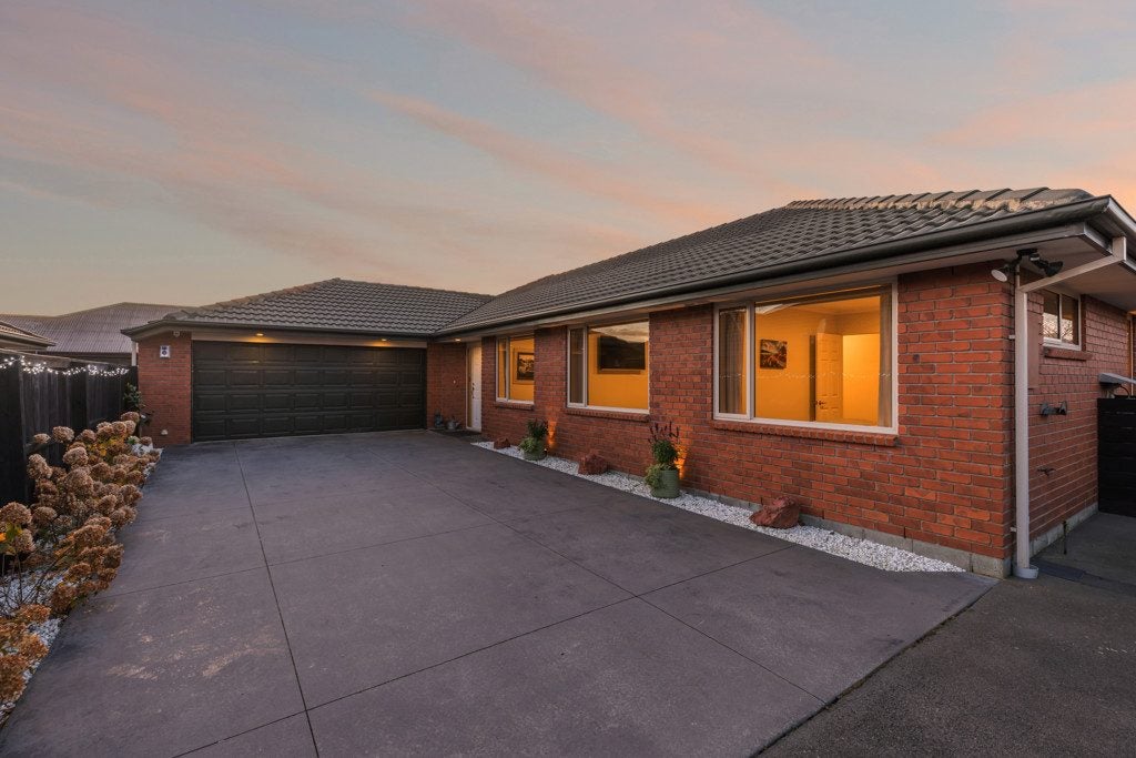 32 Eaglesome Avenue, Aidanfield, Christchurch - Carousel 1