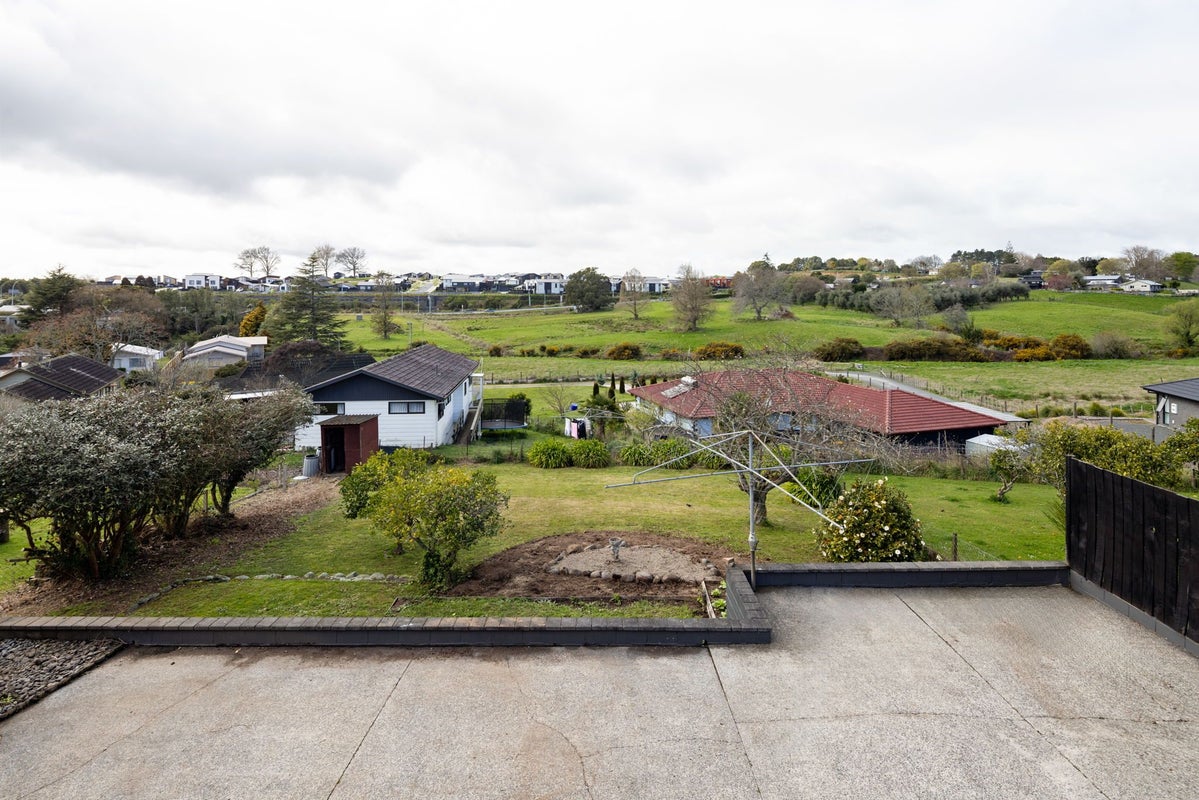 54 Acacia Crescent, Glenview, Hamilton, Waikato - Carousel 17