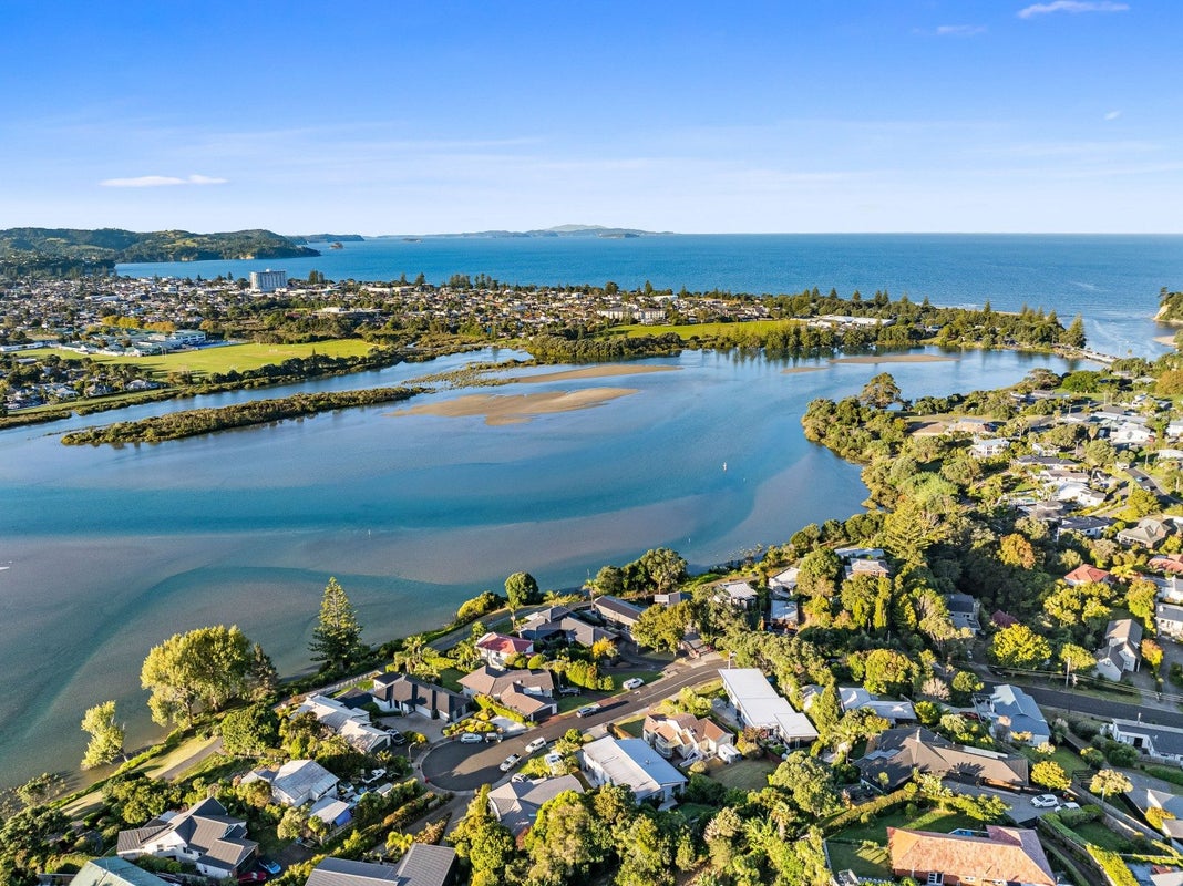 28 Maori Hut Road, Red Beach, Red Beach - Carousel 1